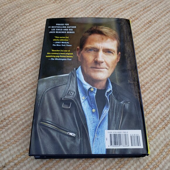 Night School: A Jack Reacher novel, hardcover - Picture 2 of 4